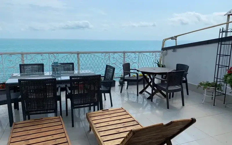 Эллинг у моря