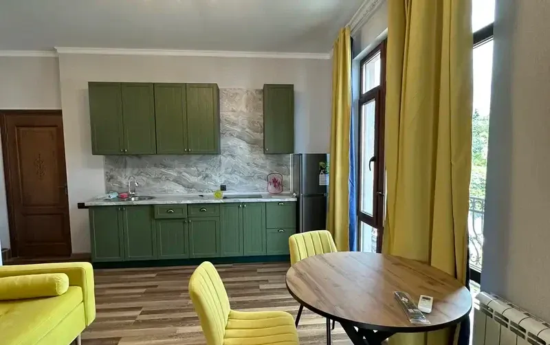 Трехкомнатные апартаменты на Изумрудной — фото 2