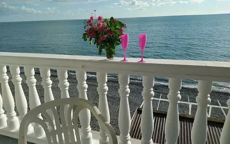 Эллинг на берегу моря «Водолей»