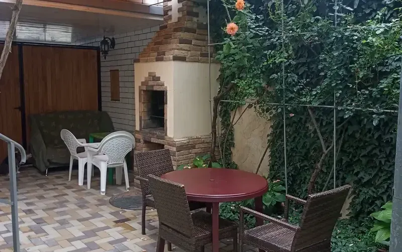 Уютный дворик на Толстого — фото 3