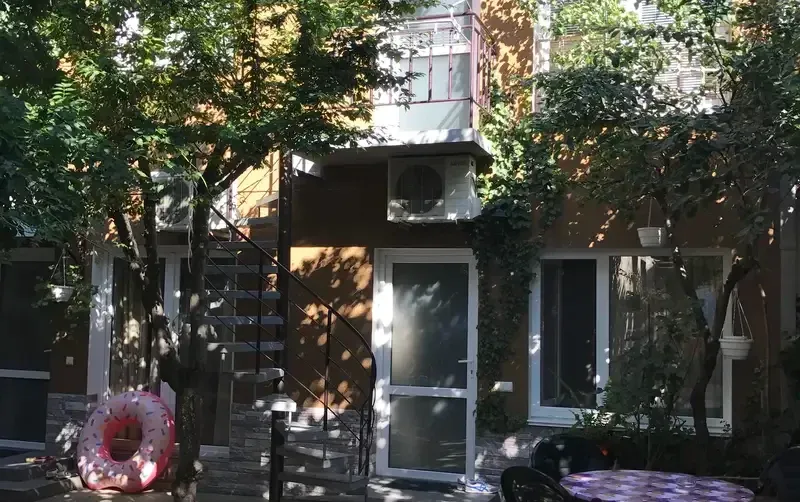 Уютный дворик на Горького