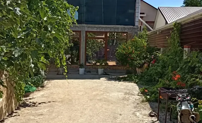 Коттедж с отдельным двором