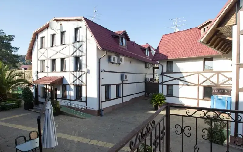Отель "Генрих"