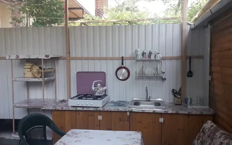 Двухкомнатный деревянный домик с кухней — фото 4