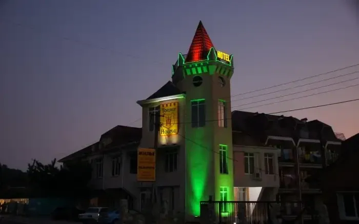Отель "Tower House"