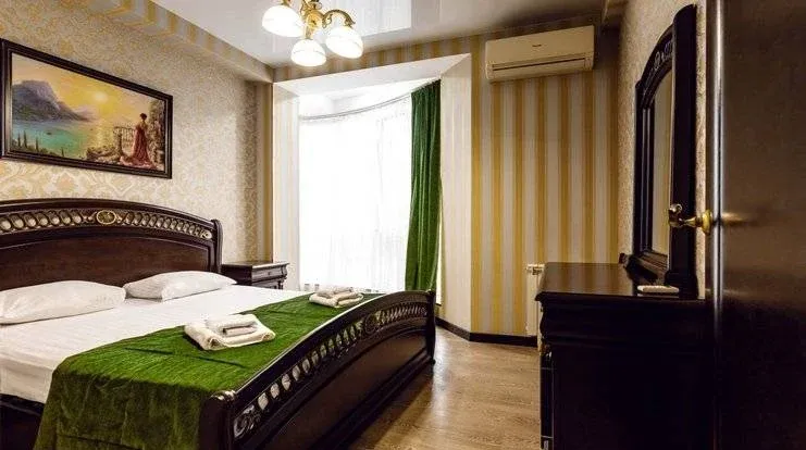 Золотой Дом (Golden House)